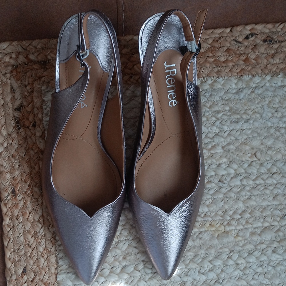 SALE!!J.Renee' Pewter/Siver Leather. Size 7.5 M.Slingback - Picture 6 of 9